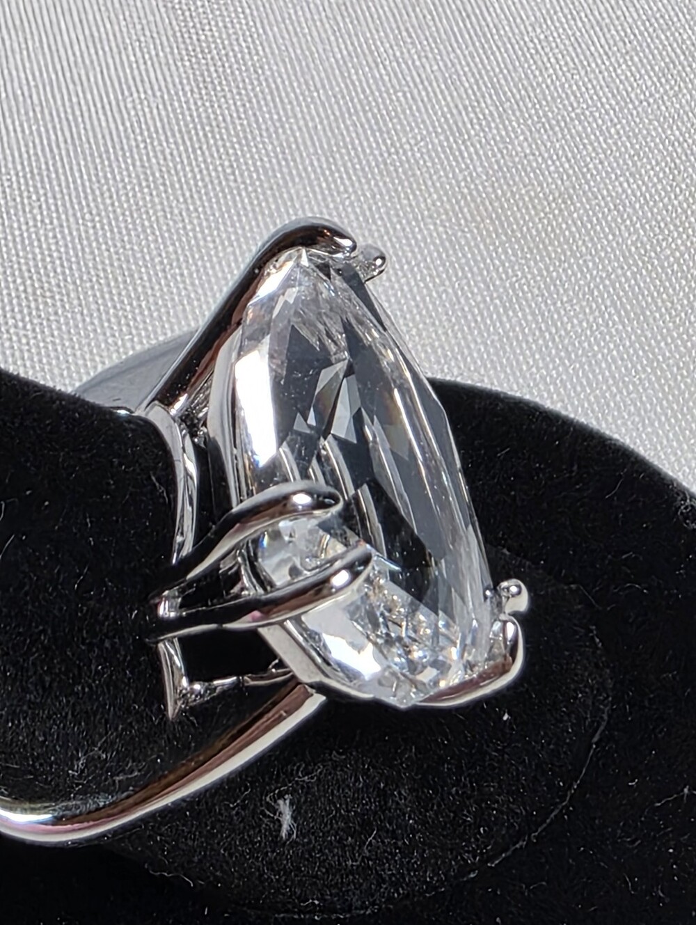 Swarovski Mesmera Cocktail Ring Trillant Cut Clear Rhodium Plated Size 7.75 New - Picture 8 of 15